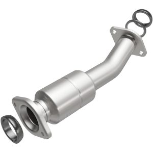 MagnaFlow 2011-2016 Toyota Sienna OEM Grade Federal / EPA Compliant Direct-Fit Catalytic Converter