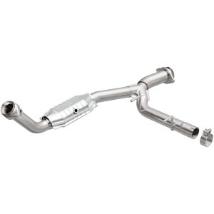 MagnaFlow 2005-2006 Ford Expedition HM Grade Federal / EPA Compliant Direct-Fit Catalytic Converter